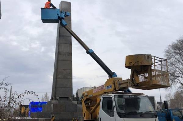 В Самаре вымыли Обелиск борцам Революции 1917 года