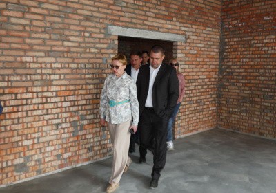 Елена Лапушкина проверила ремонт дорог и строительство школ