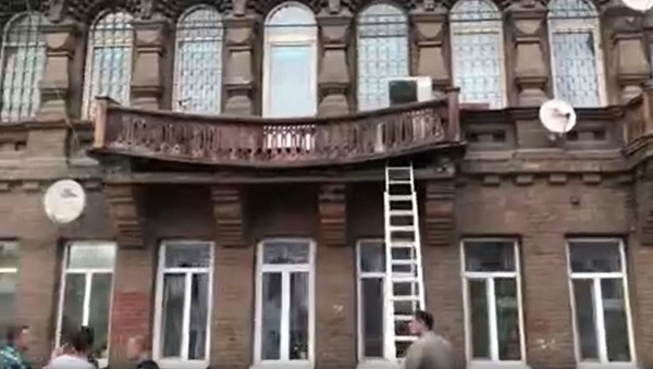 В Самаре рухнул балкон на Красноармейской 