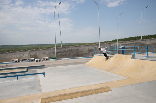 Возле ТЦ "Мега" в Самаре открыли скейтпарк и футбольное поле