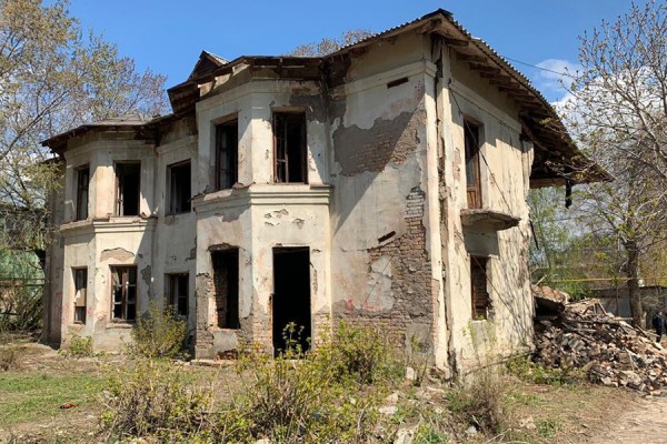 В Самаре рухнула стена расселённого дома на Структурной 