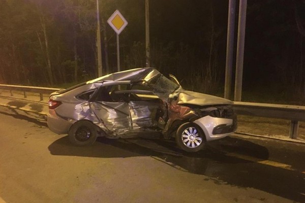 В Самаре после ДТП на Волжском шоссе в реанимацию положили водителя Granta 
