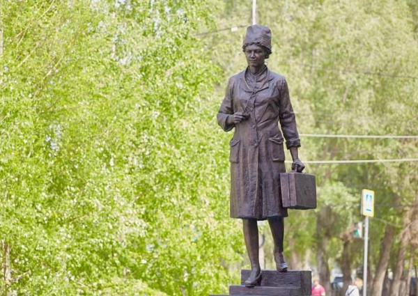 В Самаре 12 мая торжественно открыли памятник "Призвание", посвященный медикам