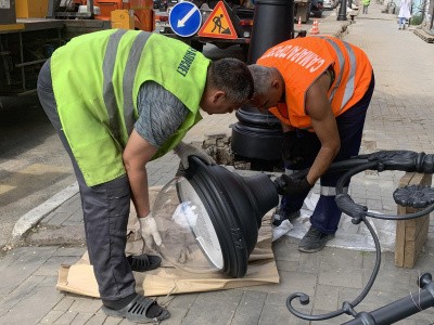 Модернизация системы освещения и улучшение эстетики  городской среды: на улице Куйбышева  устанавливают  новые фонари, а воздушные линии переносят под землю
