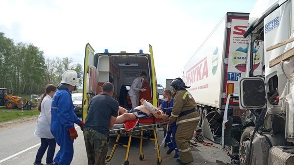 Появилось видео спасательной операции в массовом ДТП на трассе М5 в Самарской области 