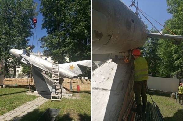 В Самаре демонтируют истребитель МиГ-17 на улице Ерошевского