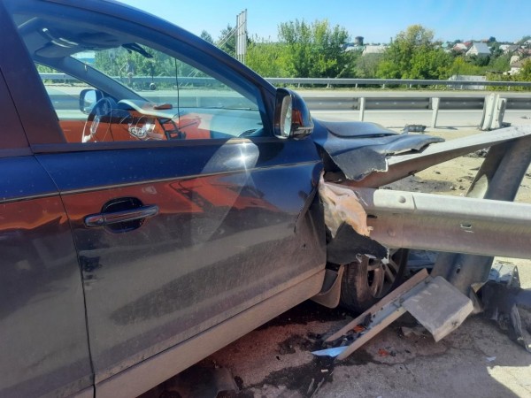 В Самарской области грузовик с асфальтом догнал Ауди