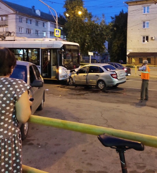 День ВДВ в Тольятти завершился ДТП с троллейбусом