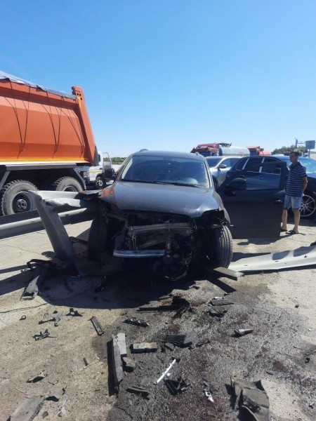 В Самарской области грузовик с асфальтом догнал Ауди