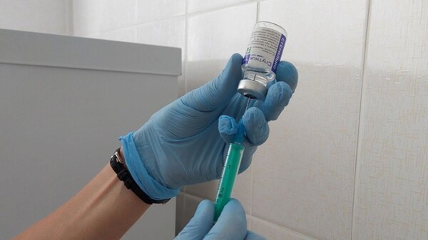 Выплаты вакцинированным студентам, постковидный синдром у детей и новые данные статистики: все, что известно о коронавирусе к 15 августа