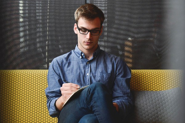 Начальник юрслужбы завода из Тольятти перевел мошеннику 1,3 млн рублей 