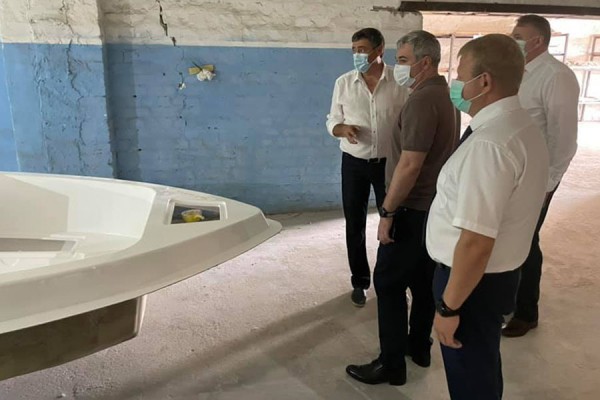 Лодки на экспорт и развитие при поддержке региона: Дмитрий Богданов посетил сызранское производство маломерных судов 