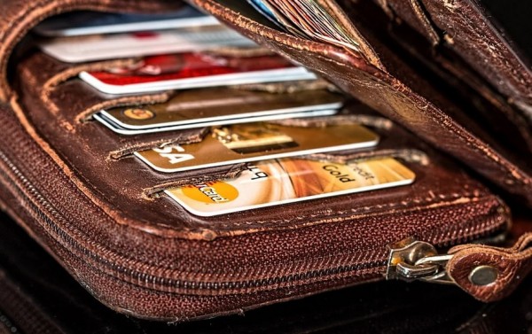 Население Самарской области массово отказывается от наличных 