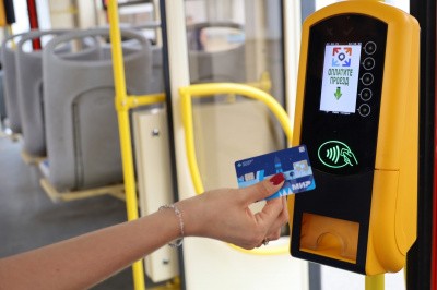 Существенная экономия и удобство для пассажиров: действуют скидки на проезд в общественном транспорте   при оплате бесконтактной картой &laquo;МИР&raquo;  и картой жителя Самарской области