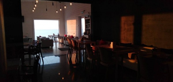 &laquo;Лучше так, чем сидеть без работы&raquo;: работники самарского общепита рассказали, что произошло с заведениями в локдаун