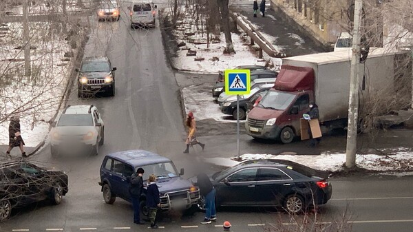 В Самаре 18 ноября 2021 года на ул. Советской армии "японка" встретила "волжанку"