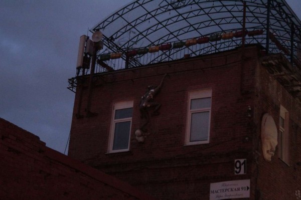 &laquo;Офтальмологический черт&raquo;: показываем знаковый стрит-арт в Самаре