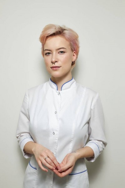 Выгоднее, чем в бюджетке: молодая девушка из Самары рассказала, как работается в частной стоматологии