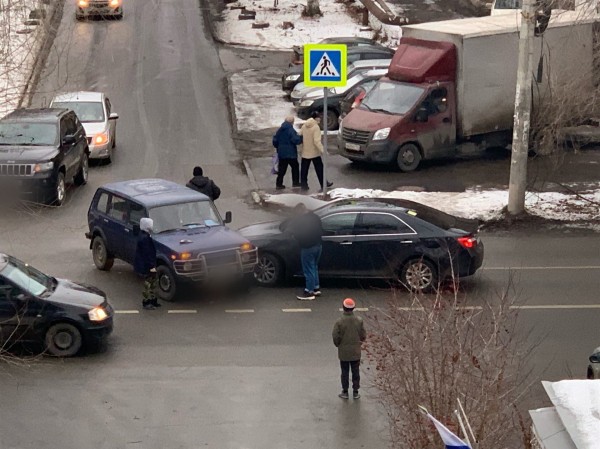 В Самаре 18 ноября 2021 года на ул. Советской армии "японка" встретила "волжанку"