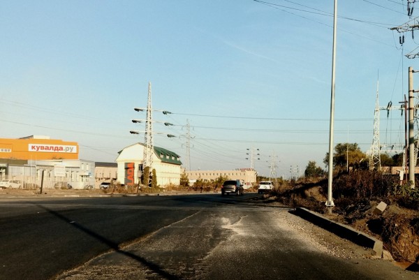 Еще не сданное дорожниками Заводское шоссе в Самаре ремонтируют заново в октябре 2021 года 