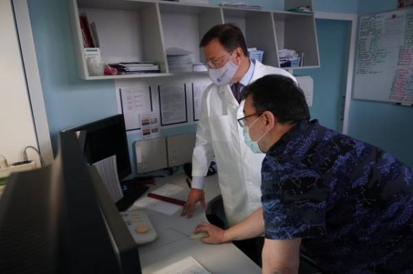 Губернатор поздравил самарских медиков с Днем народного единства