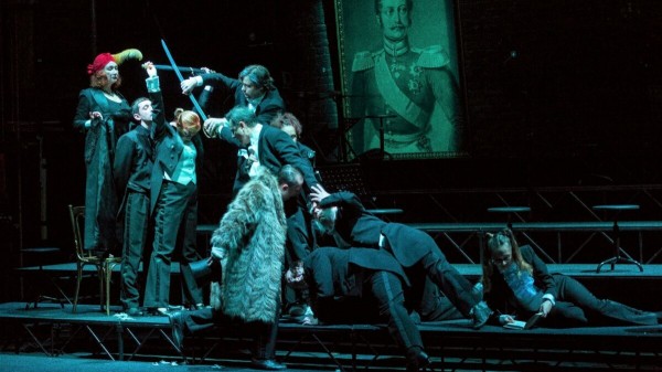 Москвичи хлынули на "Самарскую площадь" Москвичи хлынули на "Самарскую площадь"