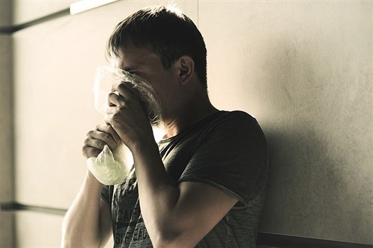 
В Самарской области могут ввести ответственность за вовлечение детей в сниффинг
