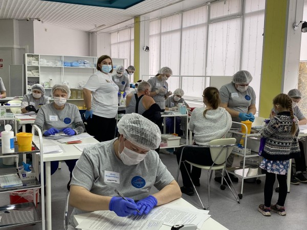 Дмитрий Азаров: пункт вакцинации в Самарской областной библиотеке продлевает свою работу ещё на день 