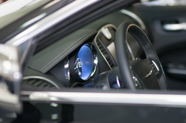 Средняя цена нового легкового автомобиля в России впервые превысила 2 млн. руб. 