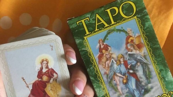 &laquo;Сбывается всё!&raquo;: молодые девушки из Самары рассказали, зачем гадают на картах Таро