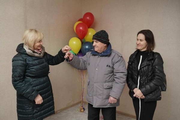  В Самаре победитель викторины среди вакцинированных получил квартиру  