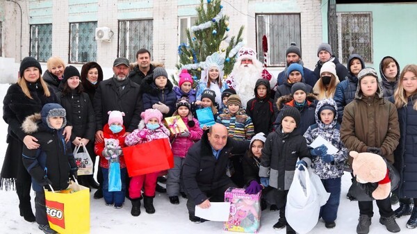 В Самаре продолжается городская благотворительная акция "Ёлка желаний" В Самаре продолжается городская благотворительная акция "Ёлка желаний"