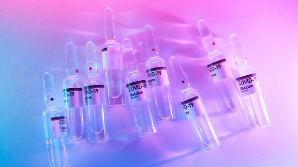 Когда запустят 3 этап материального поощрения привитых, самарских подростков начнут вакцинировать до конца года и статистика пандемии: главное о COVID-19 к 11 декабря 2021 года 