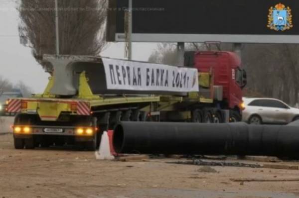 В Самаре для развязки на ул. Ново-Садовой привезли первую балку В Самаре для развязки на ул. Ново-Садовой привезли первую балку