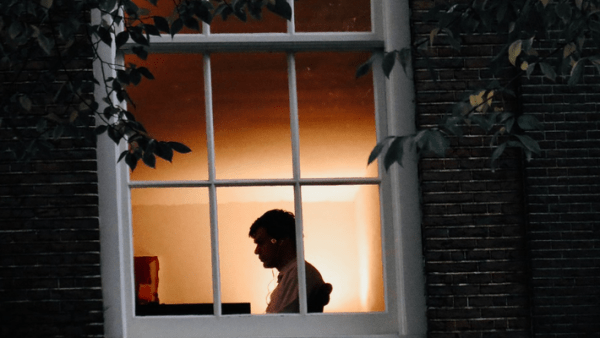 Умрут в одиночестве: ТОП-4 знака Зодиака, которым постоянно не везет в любви