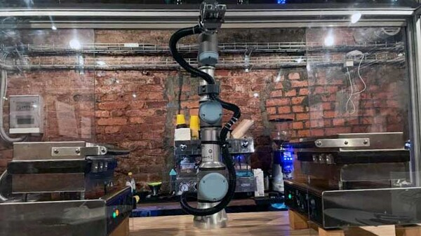 Тольяттинцы создали робота для кафе в Санкт-Петербурге