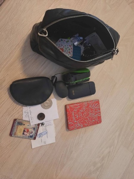 &laquo;Бритва и запасные трусики&raquo;: молодые девушки из Самары признались, что носят в своих сумочках