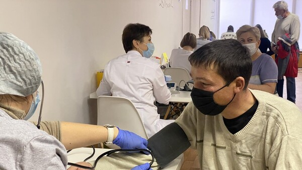 QR-коды для подростков, взрывная волна коронавируса и данные статистики: всё о коронавирусе в Самарской области к 15 января 2022 года