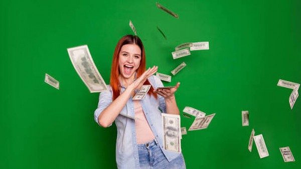 Прольется денежный дождь: ТОП-4 знаков Зодиака, представители которых обречены разбогатеть