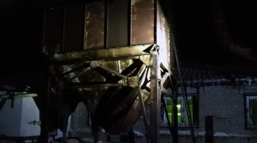 
На Новосемейкино мужчина провалился в железный бункер
