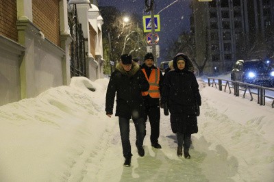 Глава Самары Елена Лапушкина проверила, как в городе ведутся снегоуборочные работы в ночную смену перед началом рабочей недели 
