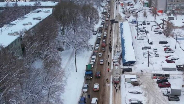 В Самаре на Ставропольской трамвай №13 сошел с рельсов и врезался в паркинг