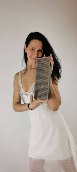 &laquo;Рефлекс оргазма&raquo;: бывший юрист из Самары рассказала о необычных духовных практиках на гвоздях