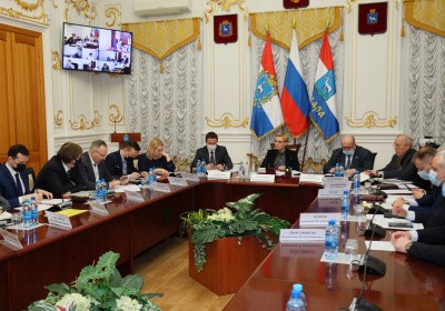 Глава Самары Елена Лапушкина поручила ускорить расчистку кровель и тротуаров от снега 