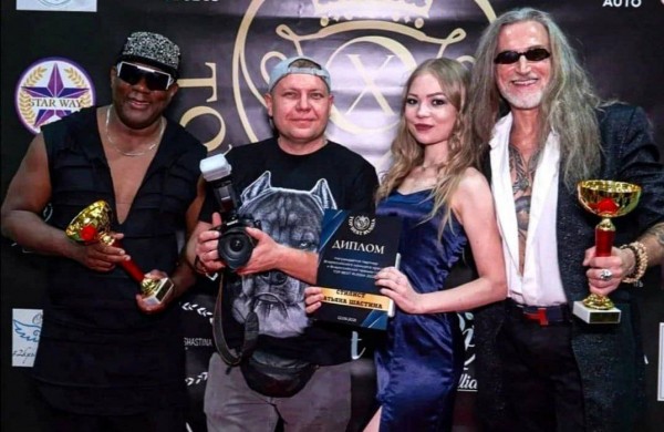 &laquo;Стойкие и не смазываются&raquo;: самарский визажист конкурса красоты рассказала о замене инобрендов