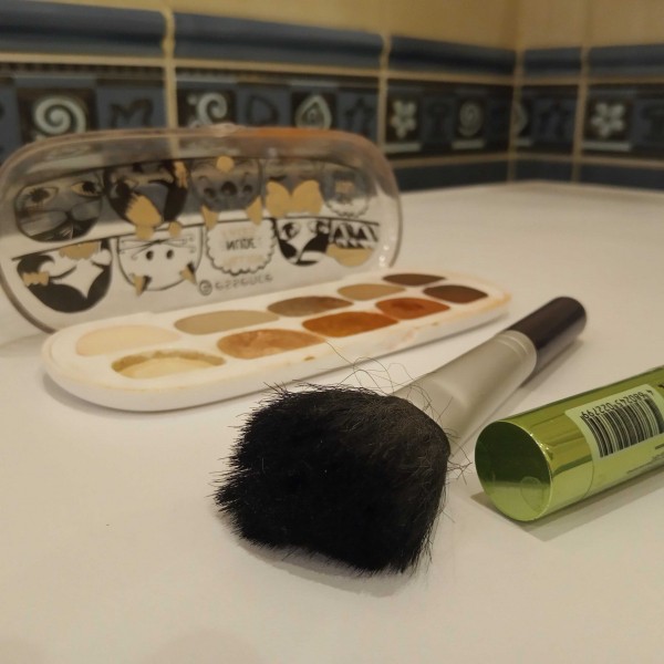 &laquo;Будем рисовать стрелки красками&raquo;: как девушкам в Самаре заменить иностранную косметику