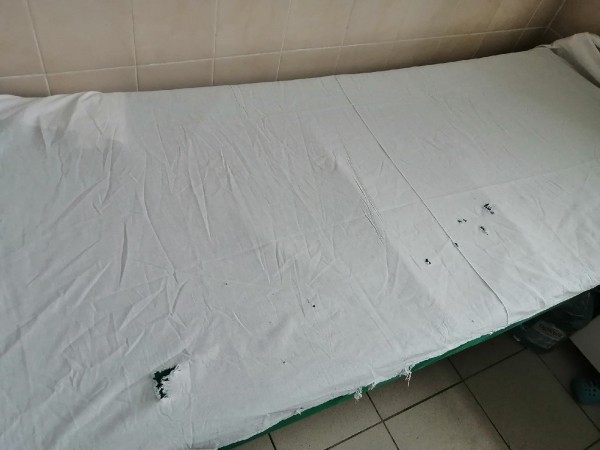 &laquo;Врачи - золото, а дыры в простынях - жуть!&raquo;: в Самаре пациентка показала условия в больнице Семашко