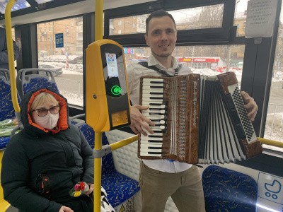 Комфортно и празднично: один из новых троллейбусов &laquo;Адмирал&raquo;, закупленных по дорожному нацпроекту, сегодня  стал музыкальным 