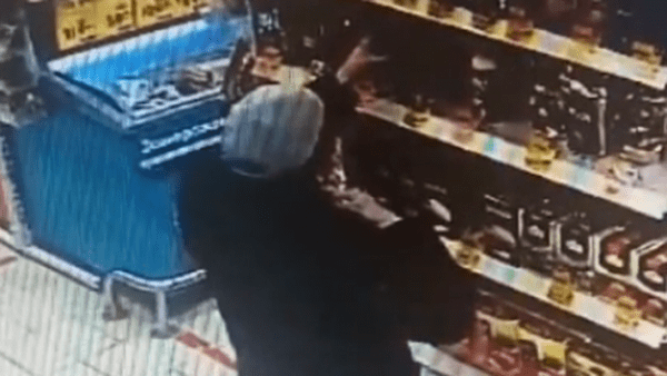 В Самаре сотрудники полиции в течение суток задержали подозреваемого в краже из магазина