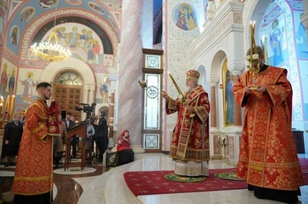 Дмитрий Азаров встретил Пасху вместе с самарцами в Софийском соборе